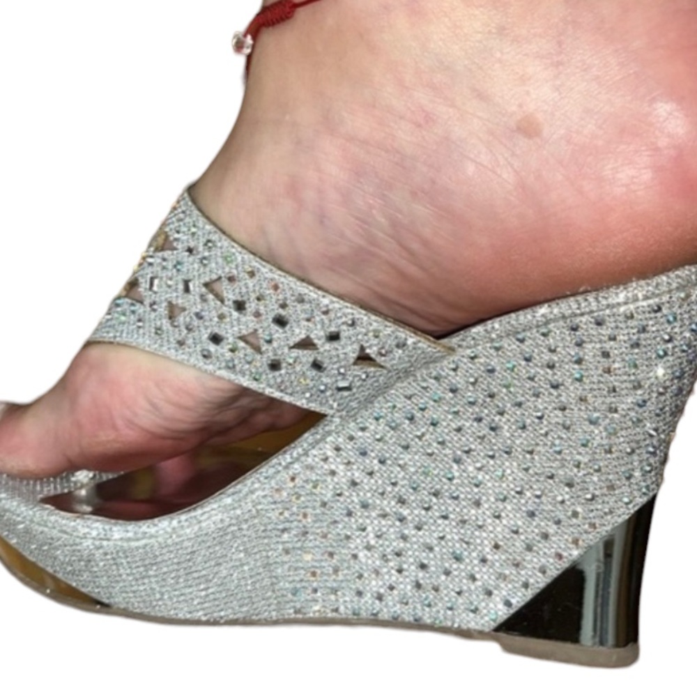 Celeste size 10 silver embellished sandal Extra sequins 3.5”wedge heel